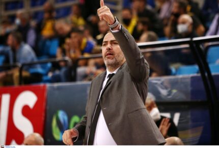 Η χρυσοπήλινη δαφνοδέσμη θα τον περιμένει