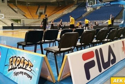 Ο Χόλντεν στα Γραφεία της ΑΕΚ