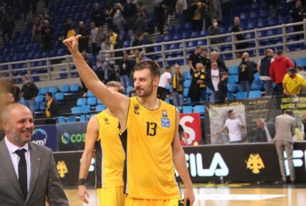 Αποσύρεται η φανέλα του Στέφαν