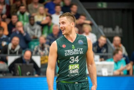 Υπέγραψε ο Χάμερ