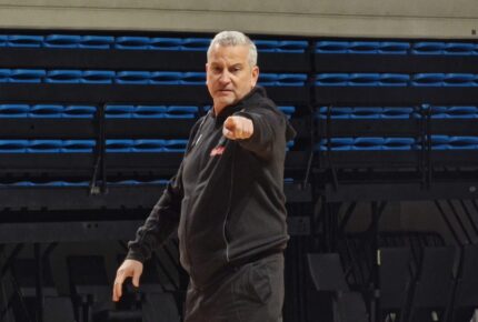 «Πρέπει να κερδίζει σε κάθε γήπεδο»