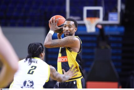 Νίκη στο Olympic Hall