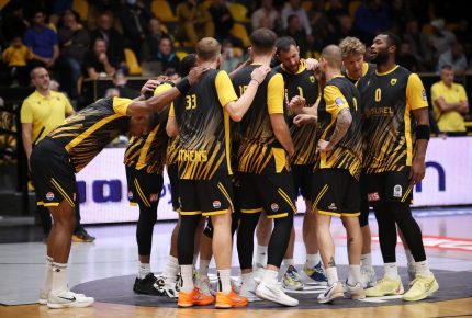 4 players are knocked out!