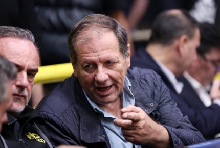 Κοντά στη «Βασίλισσα»