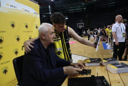 Λατρεία για τον Κόουτς Σάκοτα